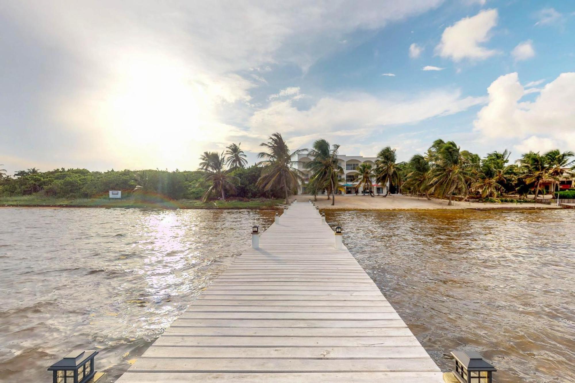 Blue Water Beach Villas San Pedro  Habitación foto