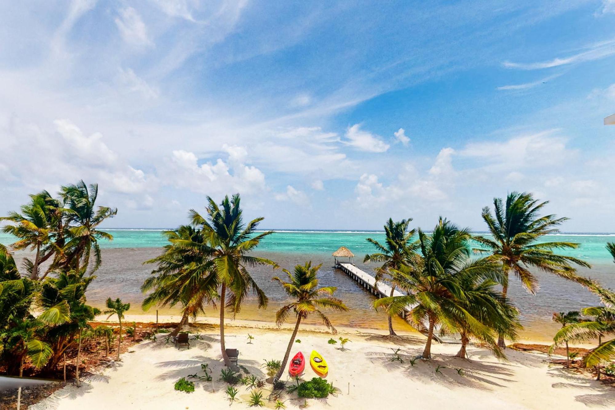 Blue Water Beach Villas San Pedro  Habitación foto
